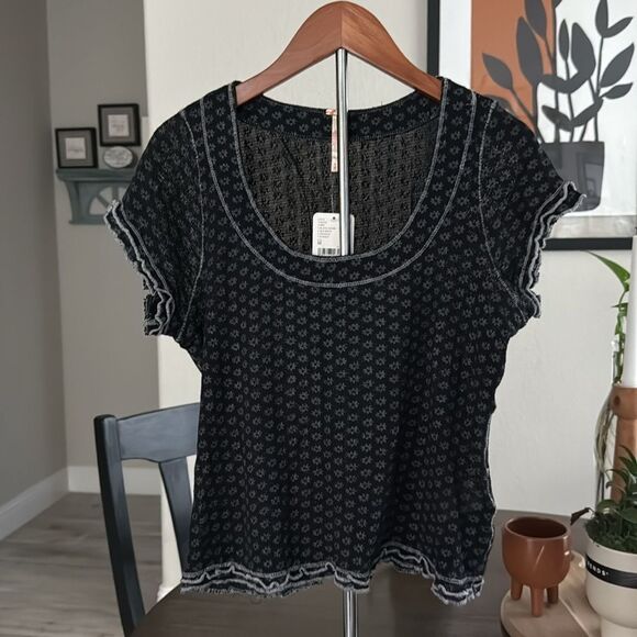 NWT Free People Garner Tee Top Black Short Sleeves Cotton M Scoop Neck Floral - Picture 4 of 8
